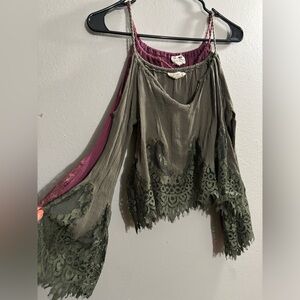 Super cute, off the shoulder, crop lace sleeved set of 2 tops, XS